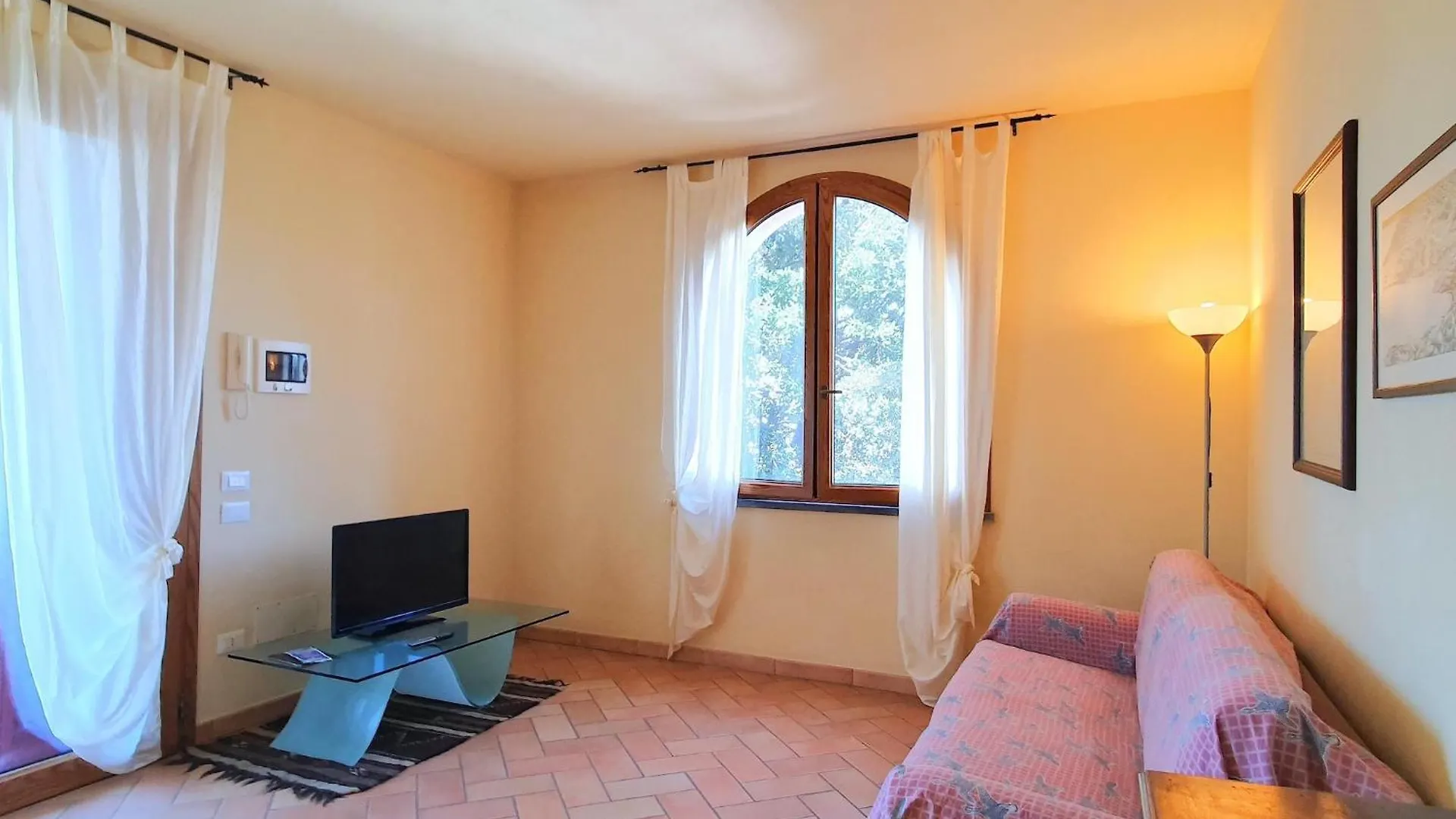 Property In San Vincenzo 0*,